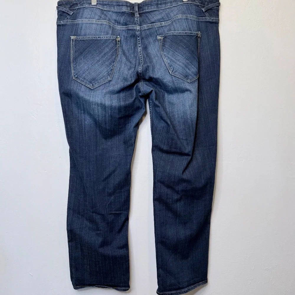 Vigoss | Thompson Tomboy Mid Rise Plus Size Denim Curve Hugging Straight Jeans